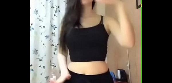  Hot girl showing sexy body while dancing